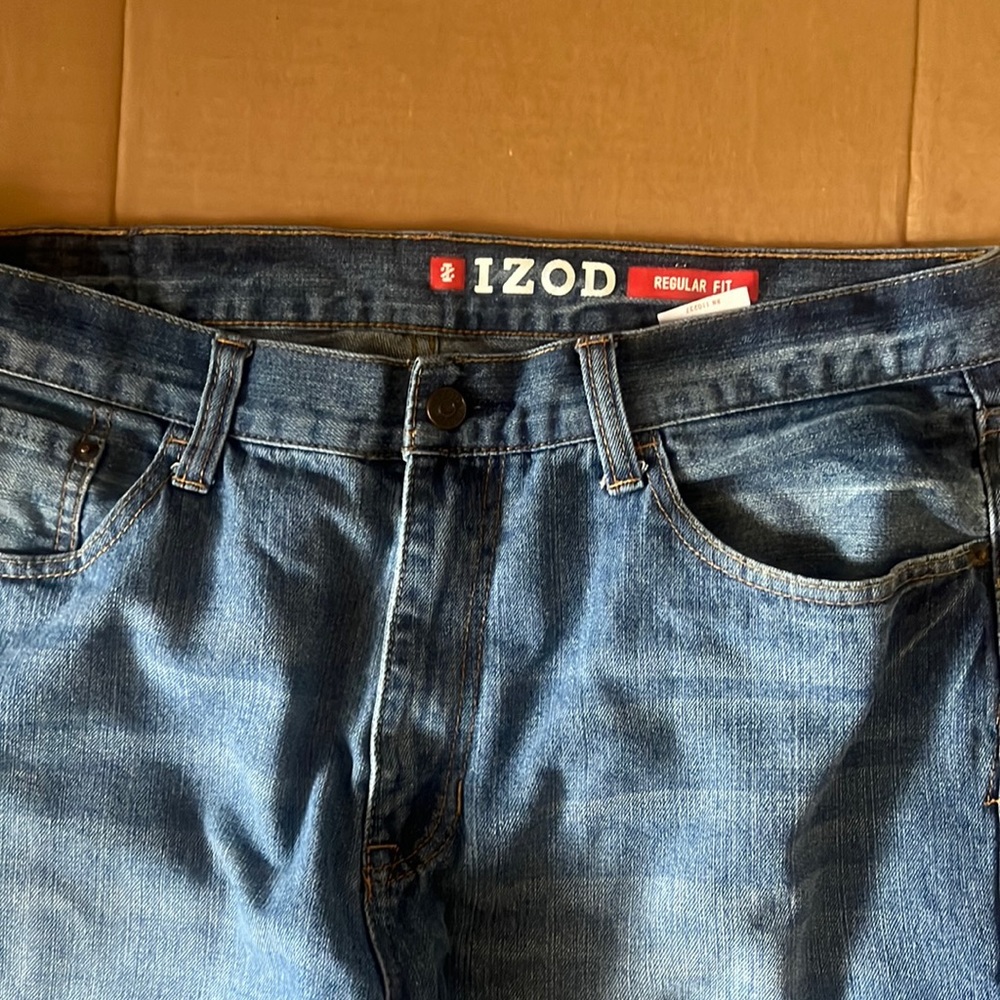 Waist 36 length 32 IZOD nice no play shoes no holes nice jeans regular fit